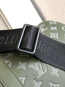 Louis Vuitton Handbag M12504