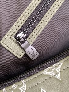 Louis Vuitton Handbag M12504