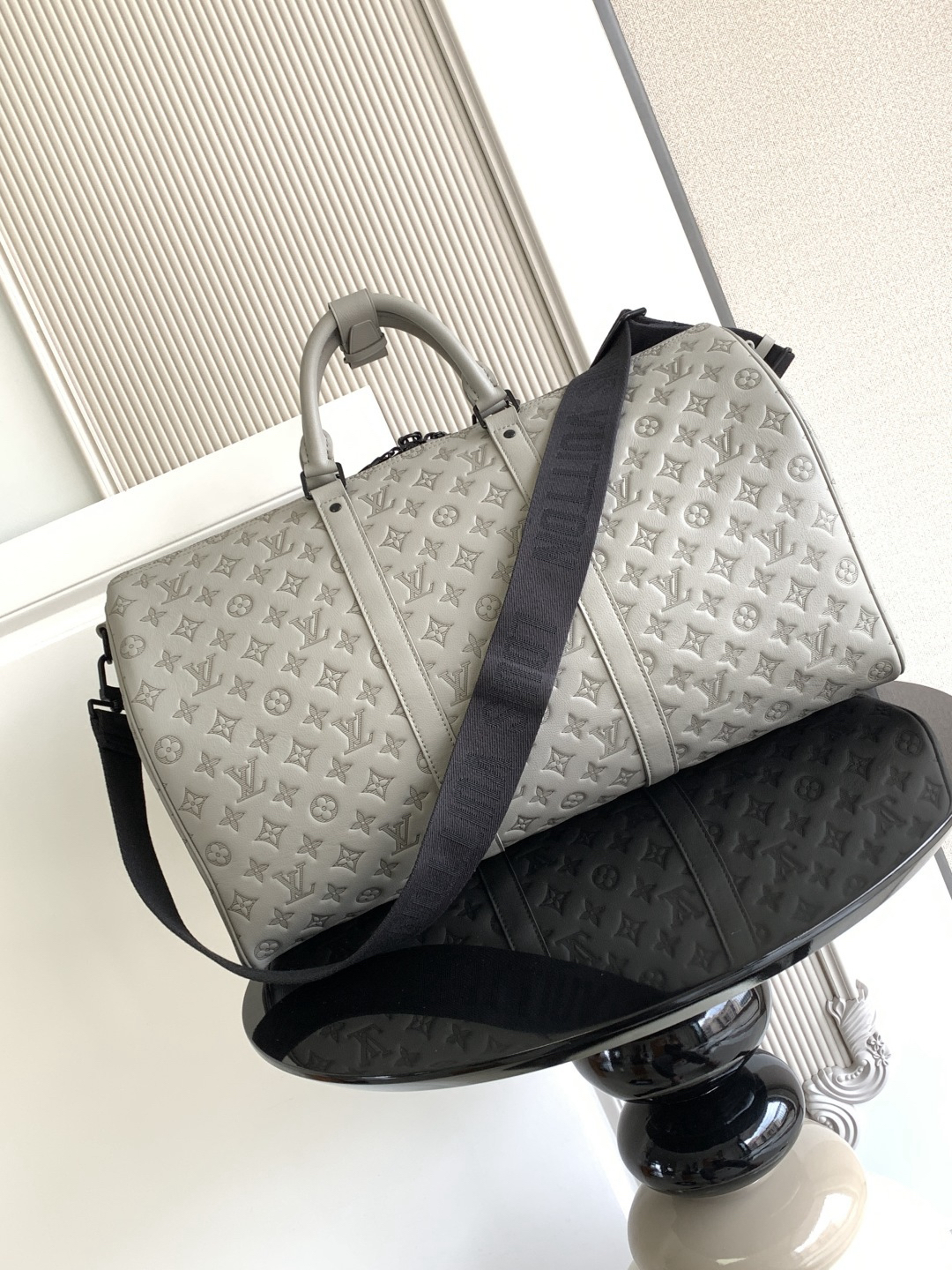 Louis Vuitton Handbag M46117