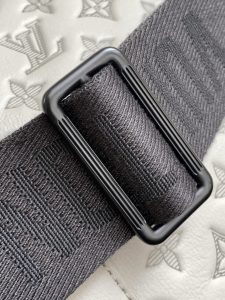 Louis Vuitton Handbag M46117