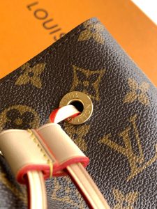 Louis Vuitton Handbag M46581