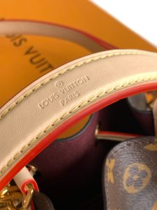 Louis Vuitton Handbag M46581