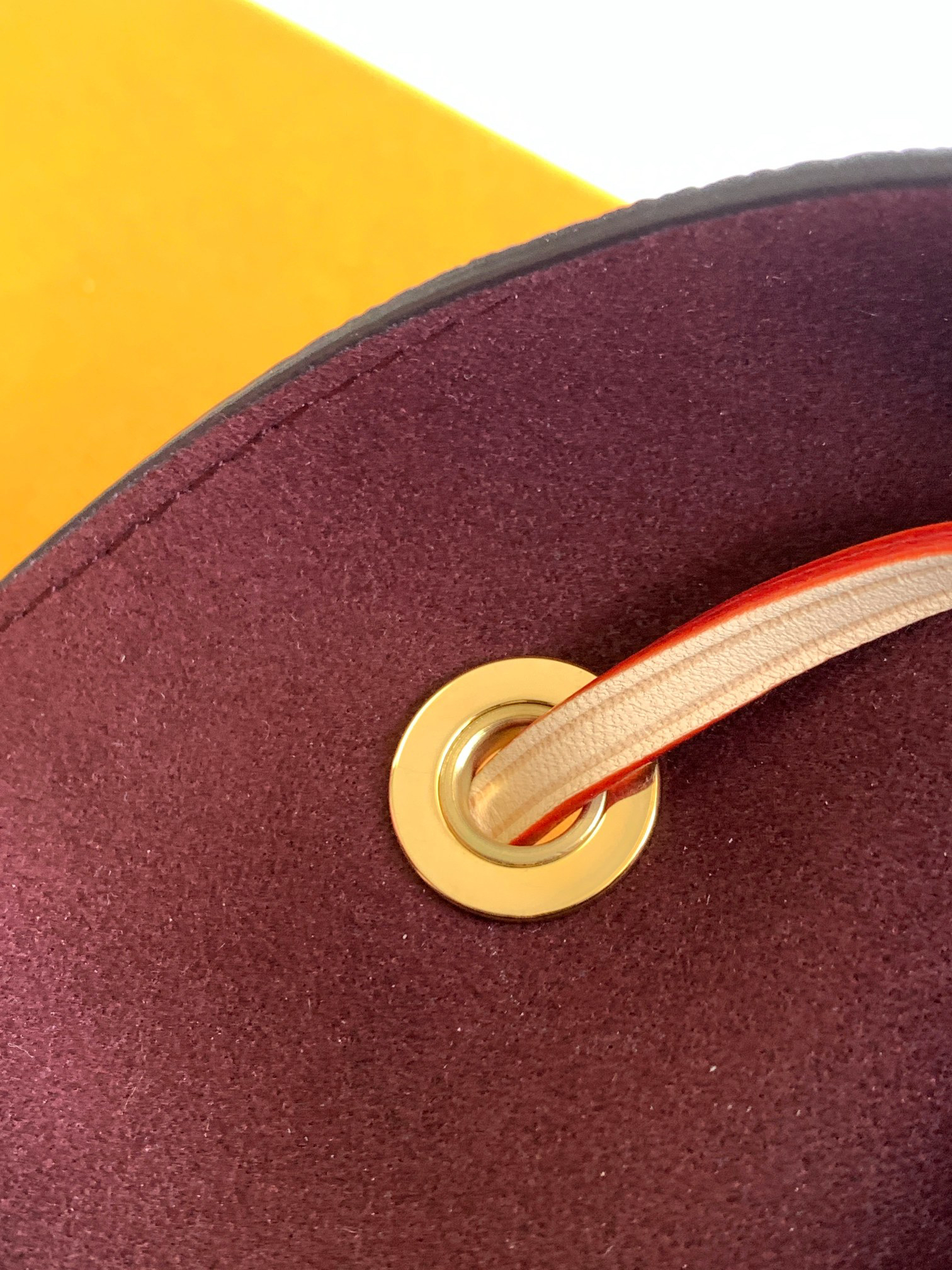 Louis Vuitton Handbag M46581