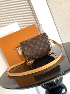 Louis Vuitton Waist Bag M82335