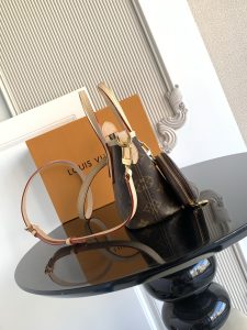 Louis Vuitton Tote Bag M46705