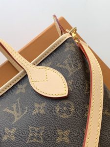 Louis Vuitton Tote Bag M46705