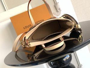 Louis Vuitton Tote Bag M46705