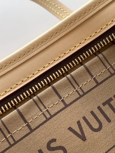 Louis Vuitton Tote Bag M46705