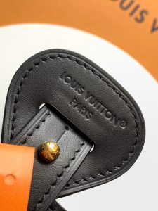 Louis Vuitton Bucket Bag M29090