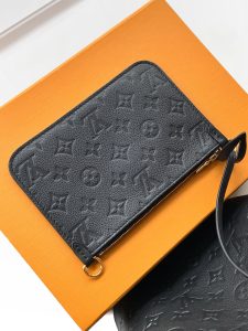 Louis Vuitton Bucket Bag M29090
