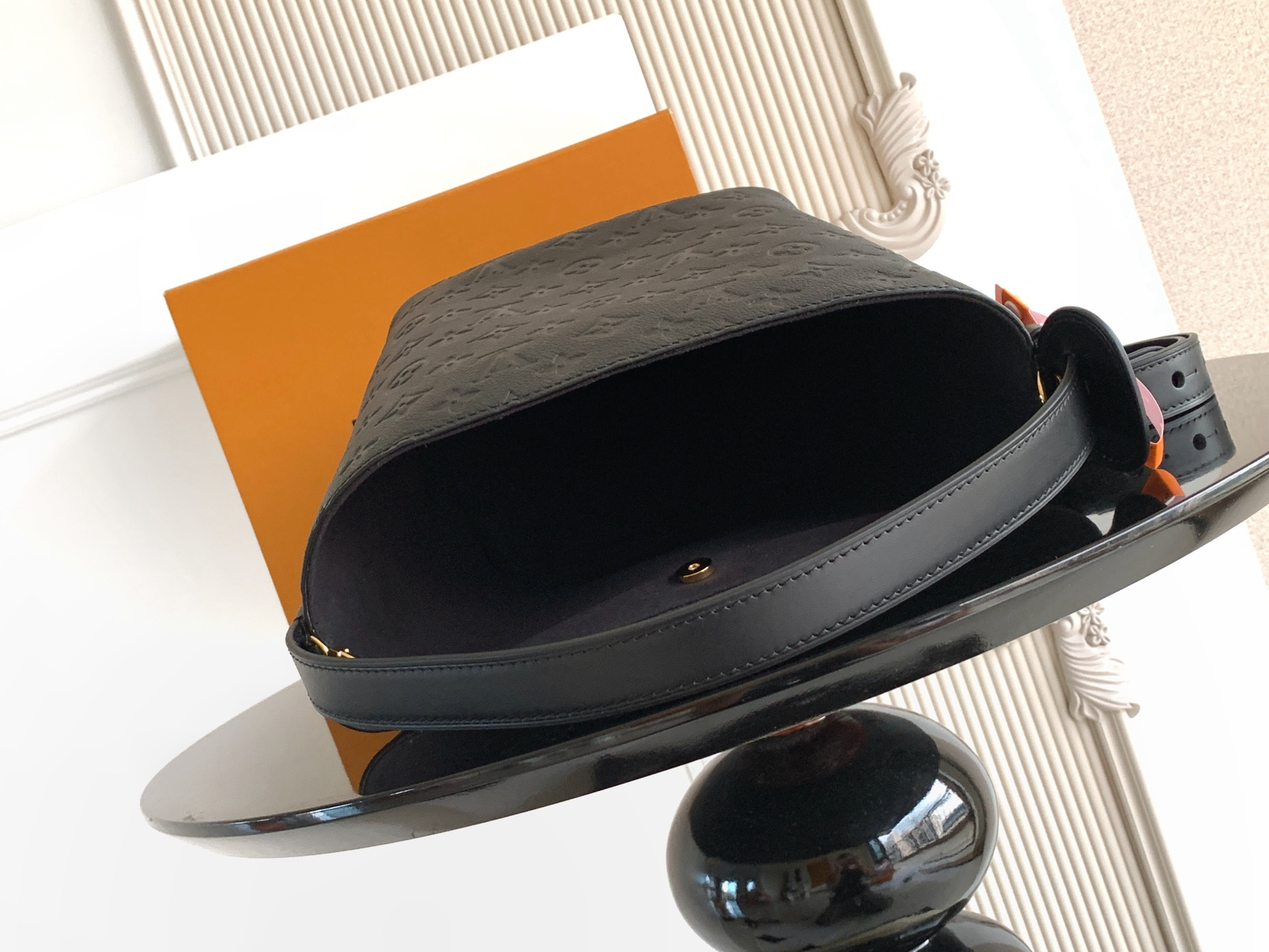 Louis Vuitton Bucket Bag M29090