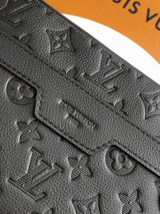Louis Vuitton Messenger Bag M28785