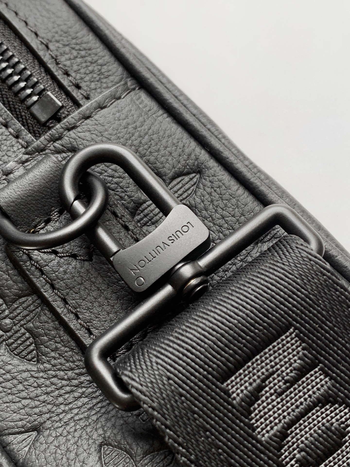 Louis Vuitton Messenger Bag M28785