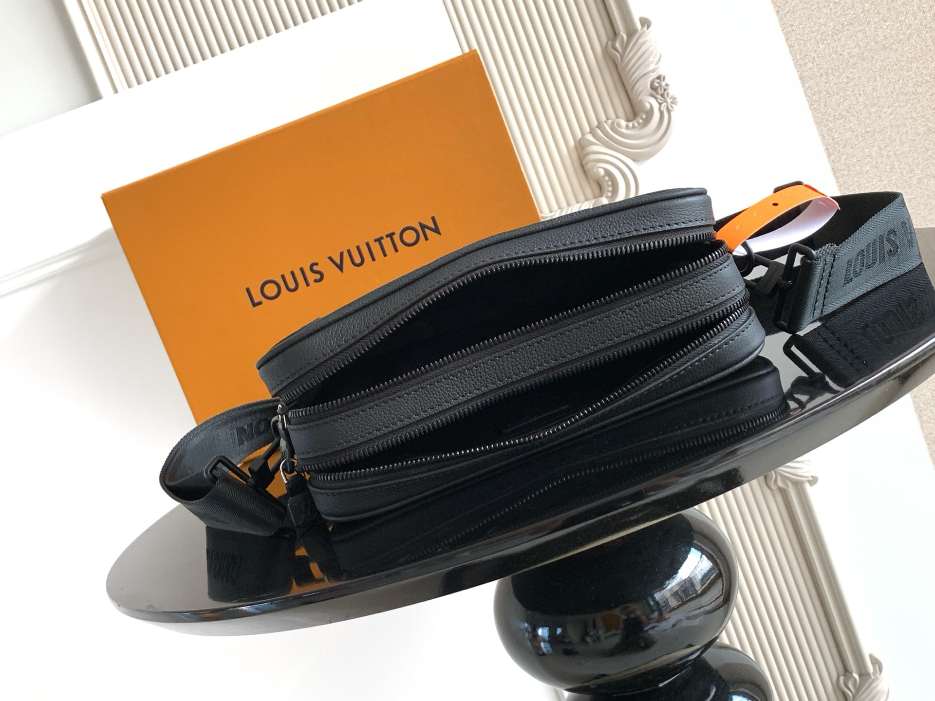 Louis Vuitton Messenger Bag M28785