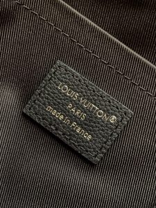 Louis Vuitton Messenger Bag M28785