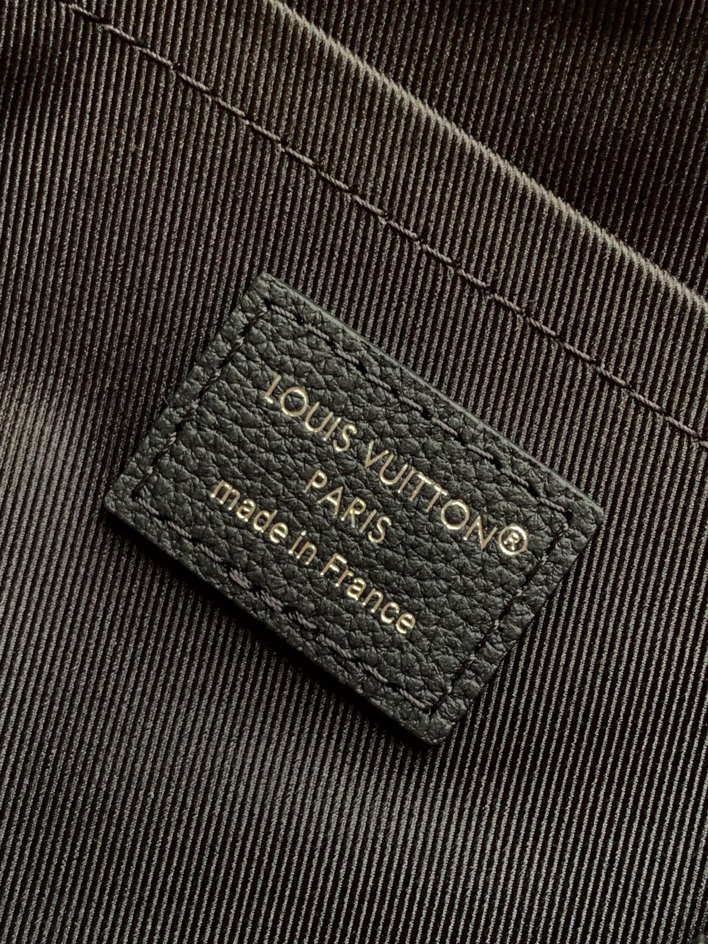Louis Vuitton Messenger Bag M28785