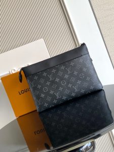 Louis Vuitton Handbag M82543