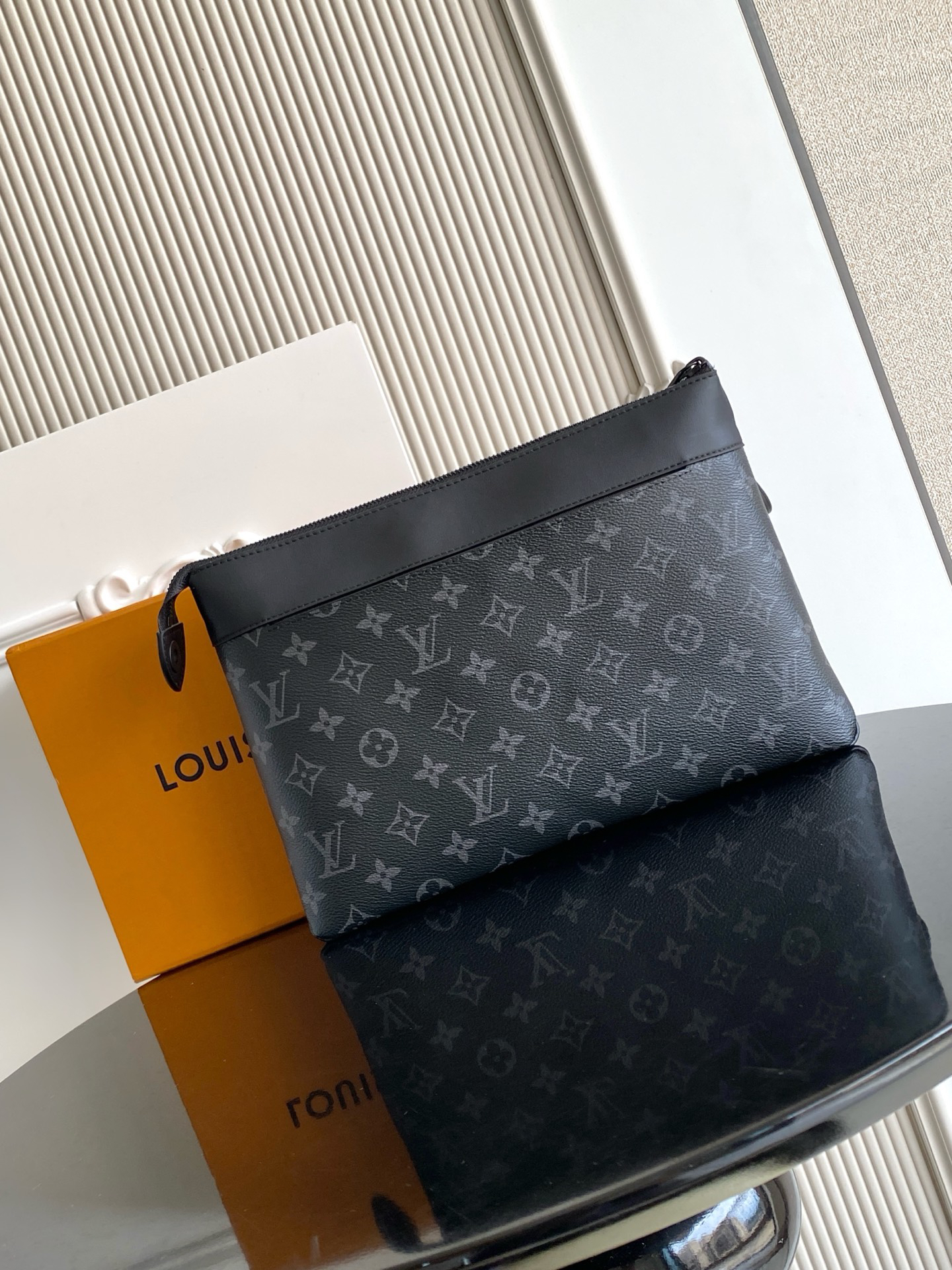 Louis Vuitton Handbag M82543