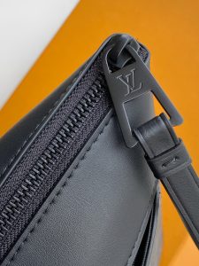 Louis Vuitton Handbag M82543