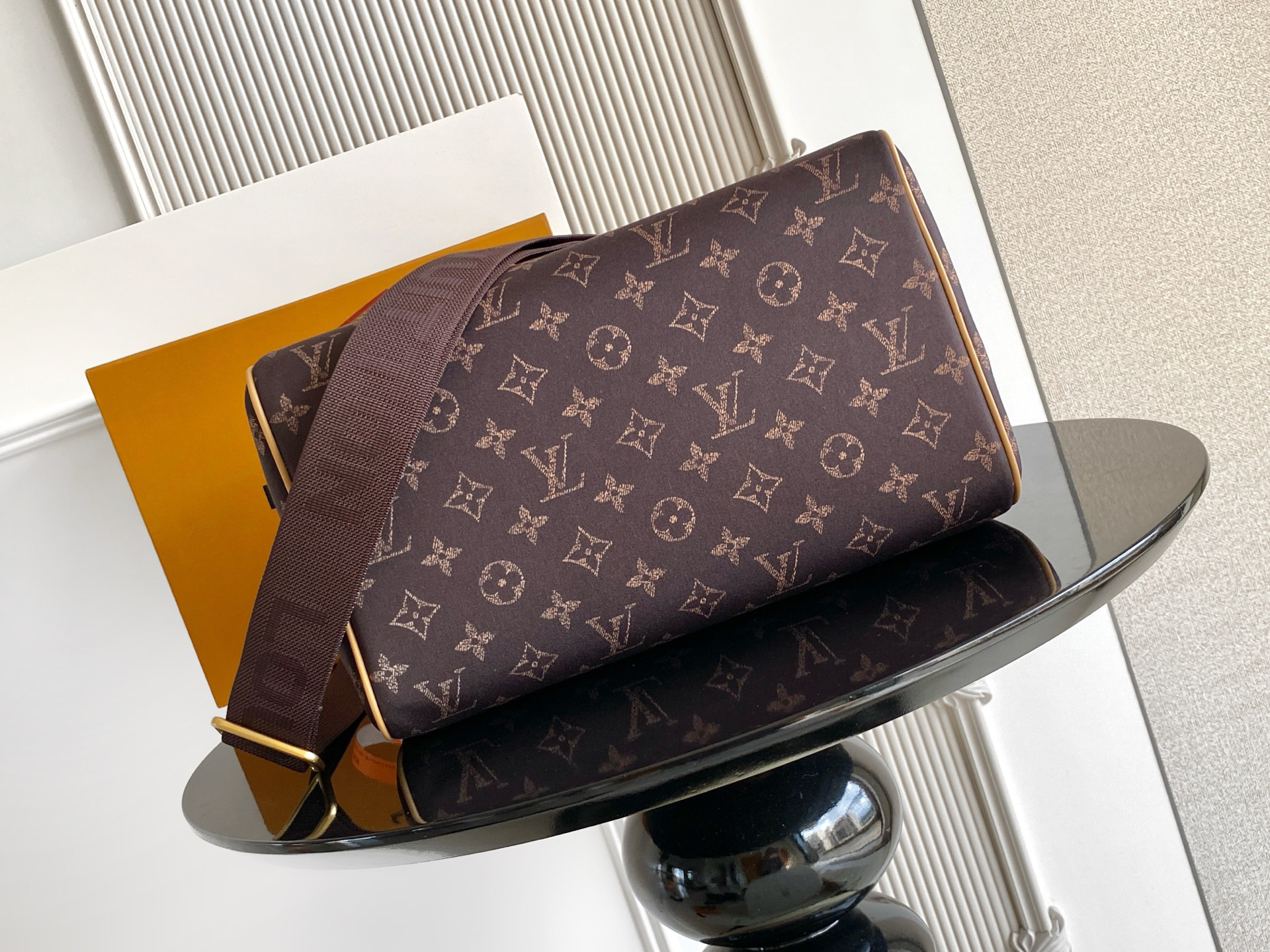 Louis Vuitton Handbag M2A454