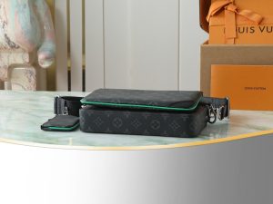Louis Vuitton Messenger Bag M26052