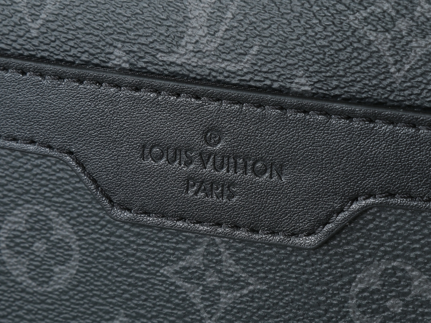 Louis Vuitton Messenger Bag M26052