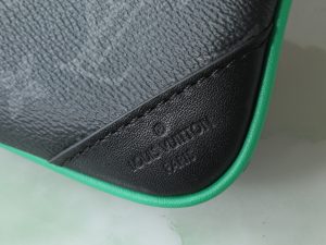 Louis Vuitton Messenger Bag M26052