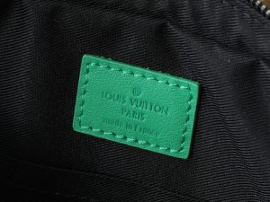 Louis Vuitton Messenger Bag M26052