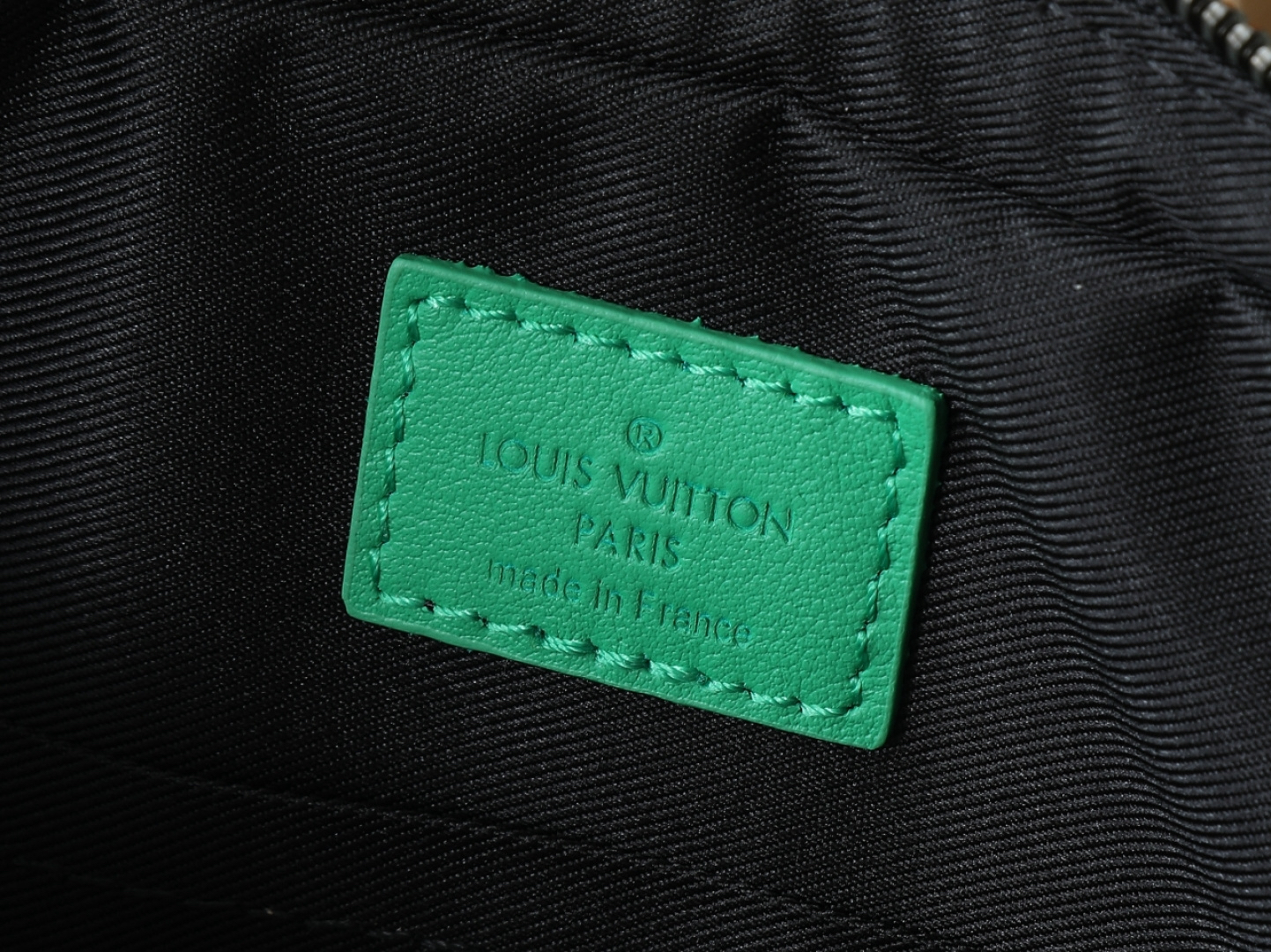 Louis Vuitton Messenger Bag M26052