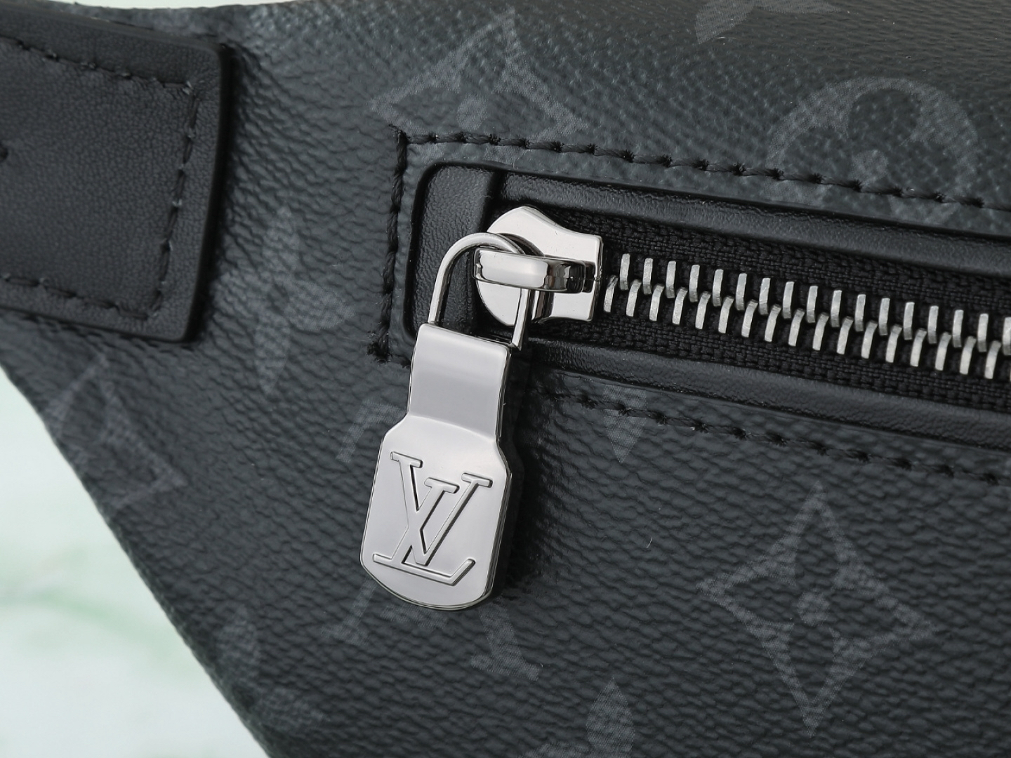 Louis Vuitton Waist Bag M25924