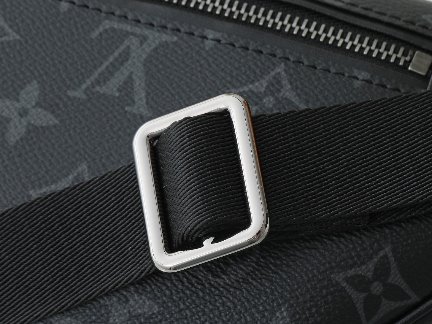 Louis Vuitton Waist Bag M25924