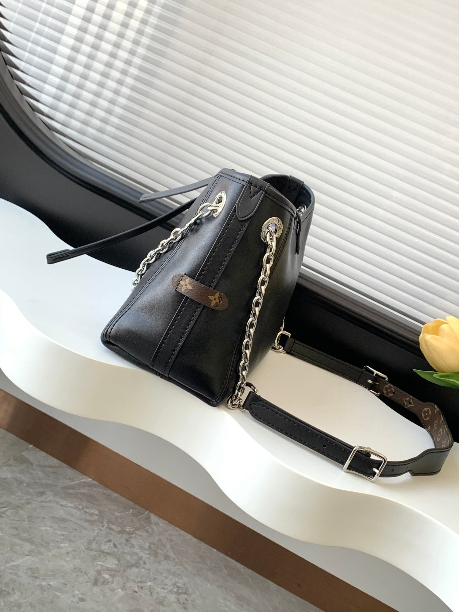 Louis Vuitton Card Holder M12888