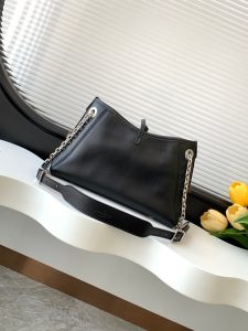 Louis Vuitton Card Holder M12888