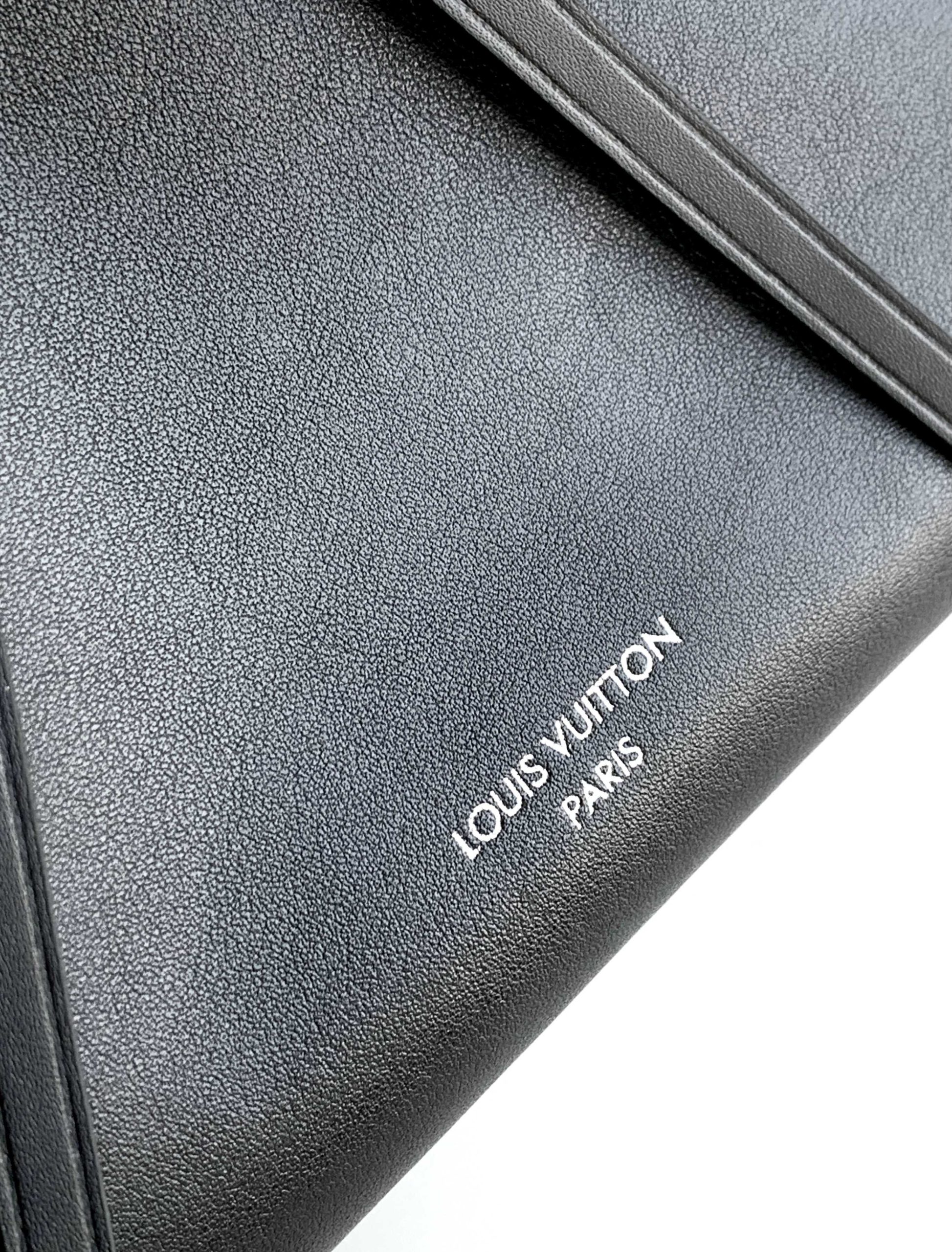 Louis Vuitton Card Holder M12888