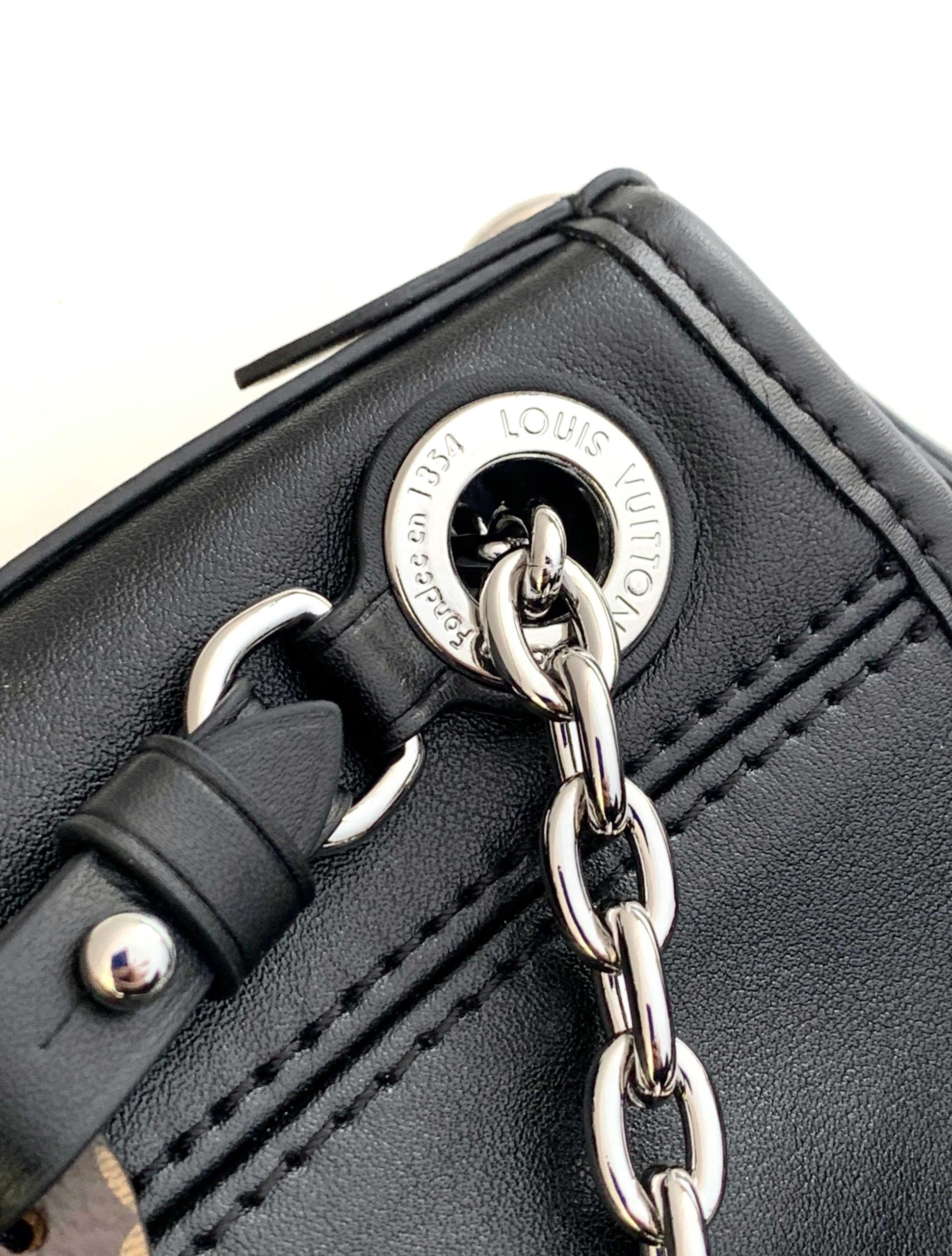 Louis Vuitton Card Holder M12888