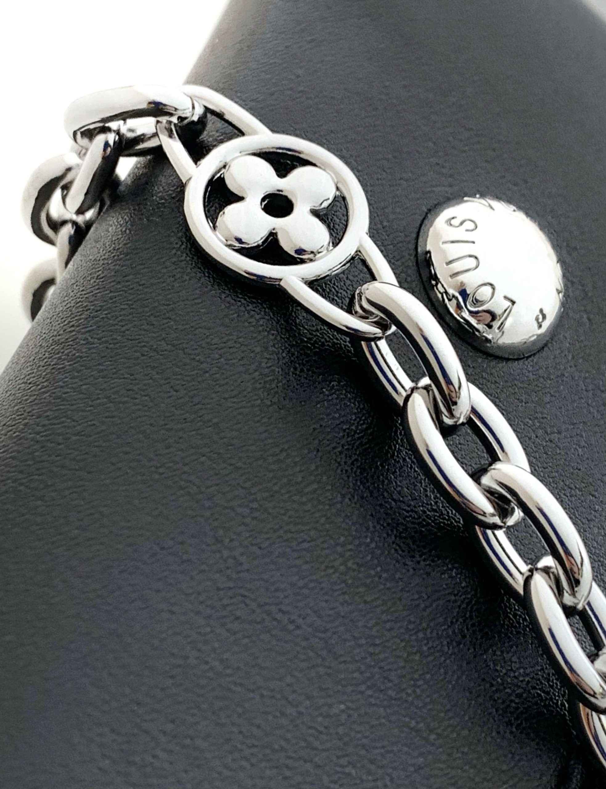 Louis Vuitton Card Holder M12888