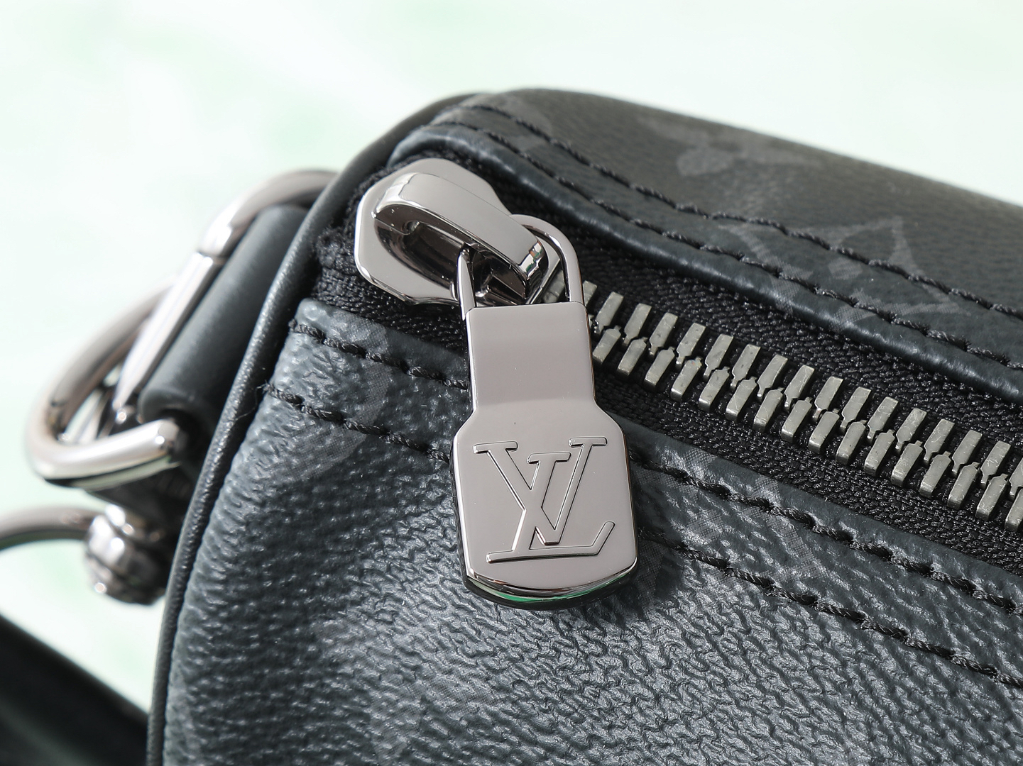 Louis Vuitton Handbag M25885