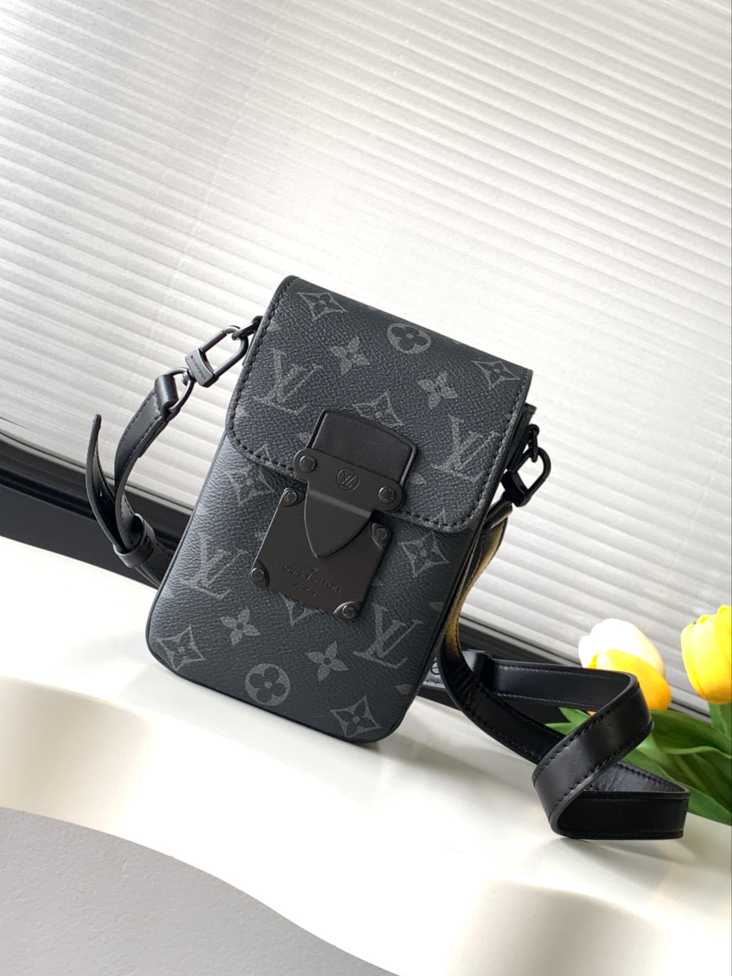 Louis Vuitton Shoulder Bag M82252