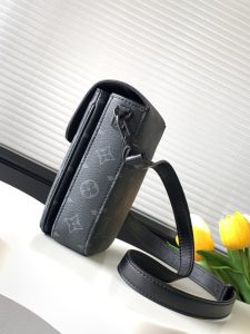 Louis Vuitton Shoulder Bag M82252