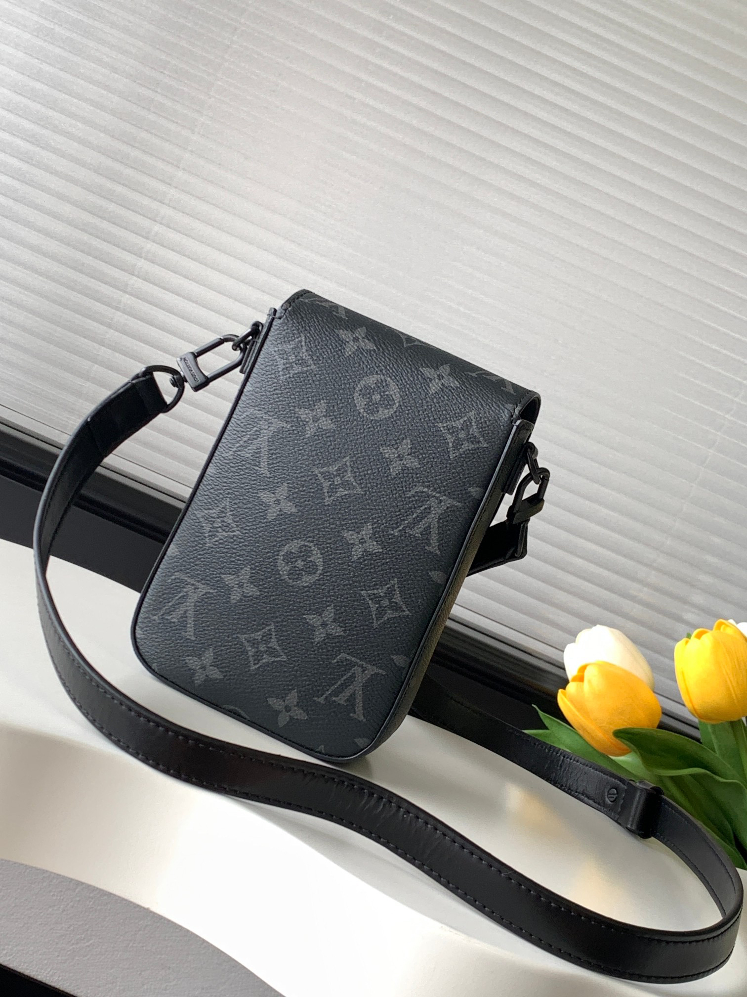 Louis Vuitton Shoulder Bag M82252