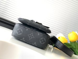 Louis Vuitton Shoulder Bag M82252
