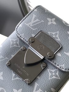 Louis Vuitton Shoulder Bag M82252