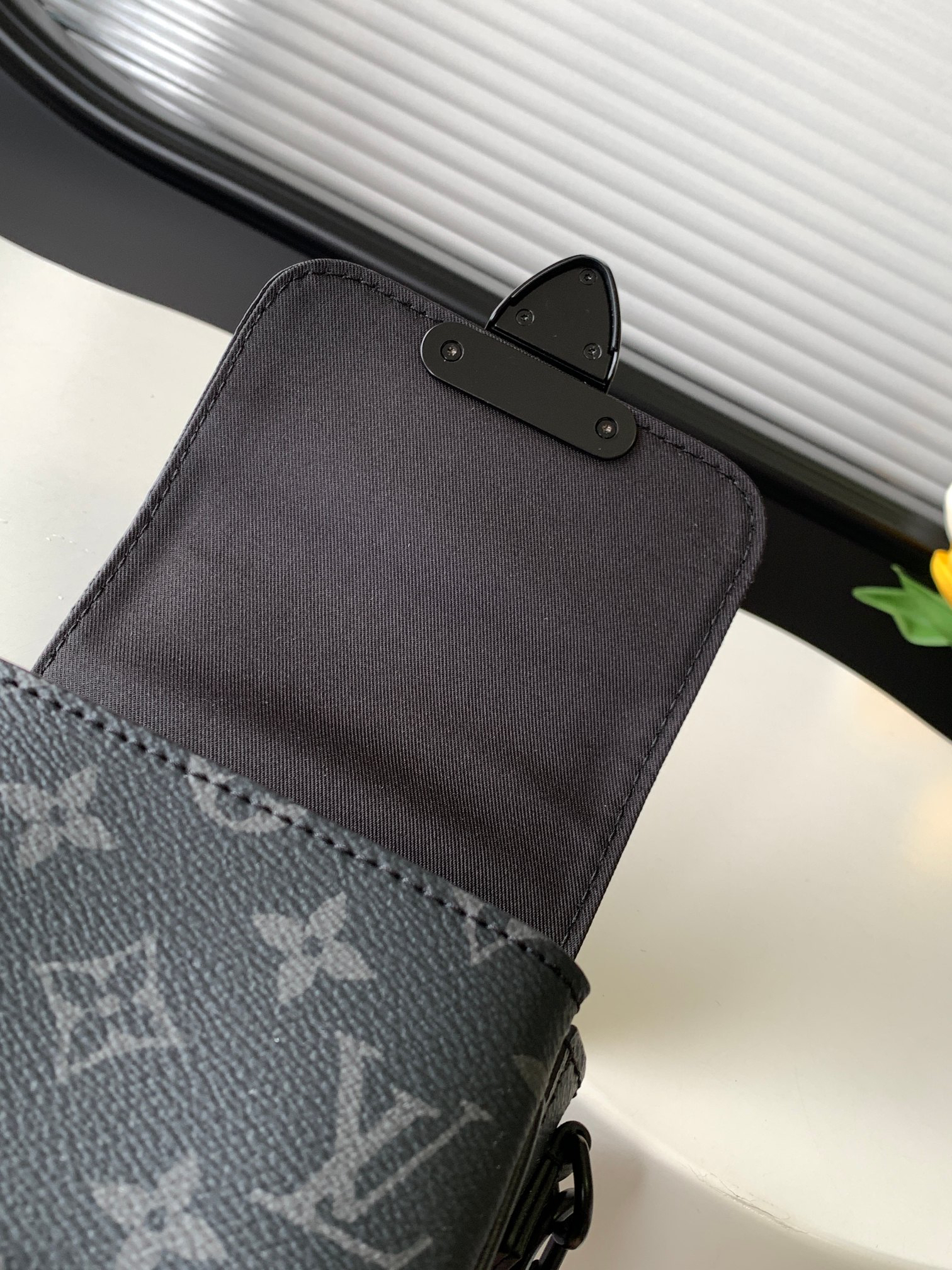 Louis Vuitton Shoulder Bag M82252