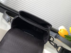 Louis Vuitton Shoulder Bag M82252