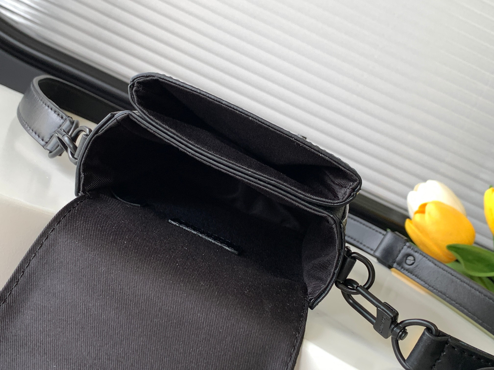 Louis Vuitton Shoulder Bag M82252