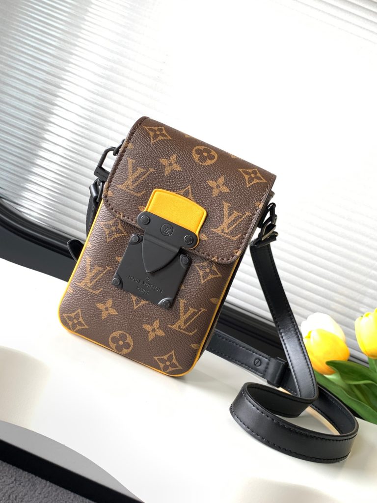Louis Vuitton Shoulder Bag M82535