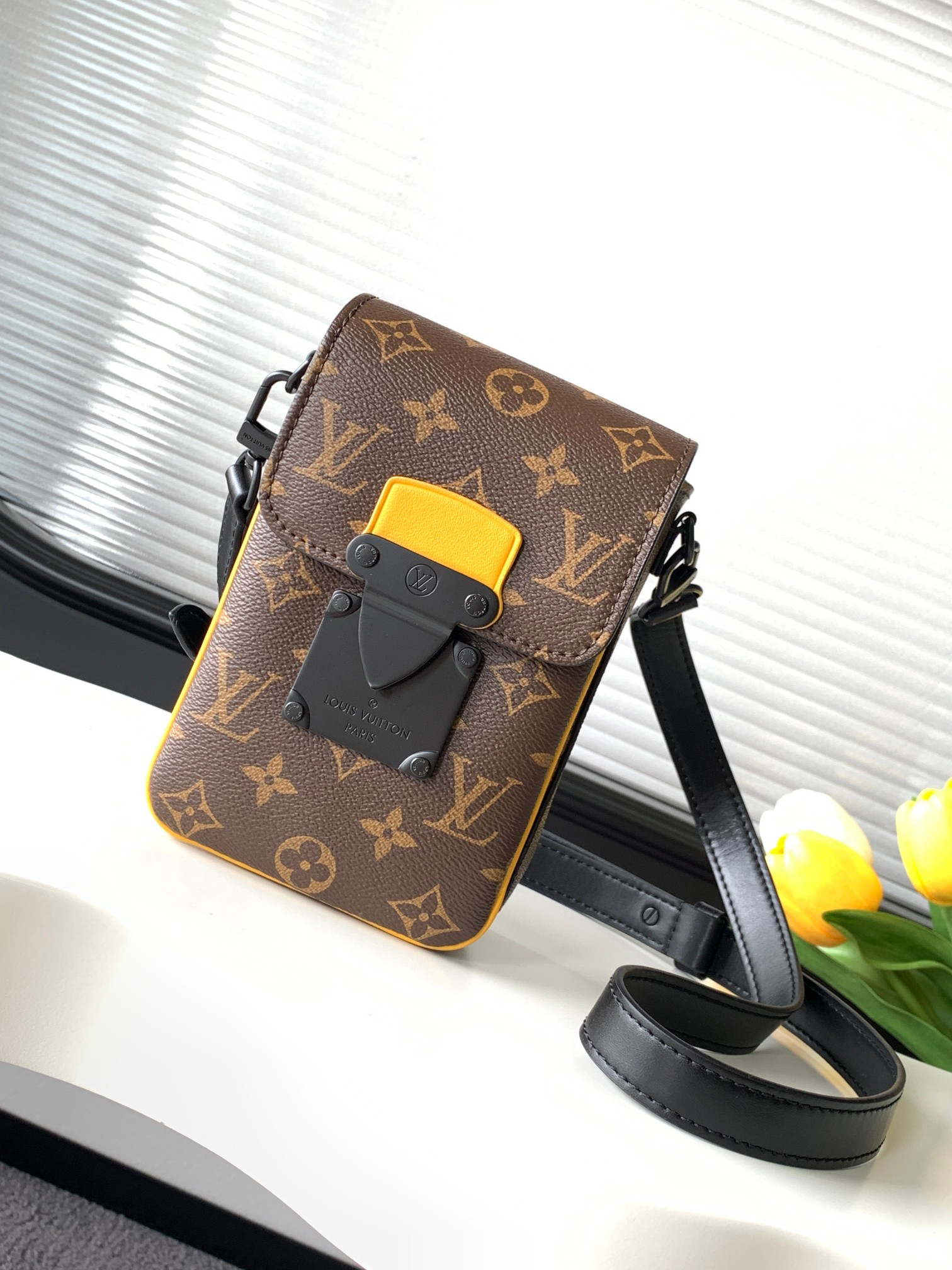 Louis Vuitton Shoulder Bag M82535