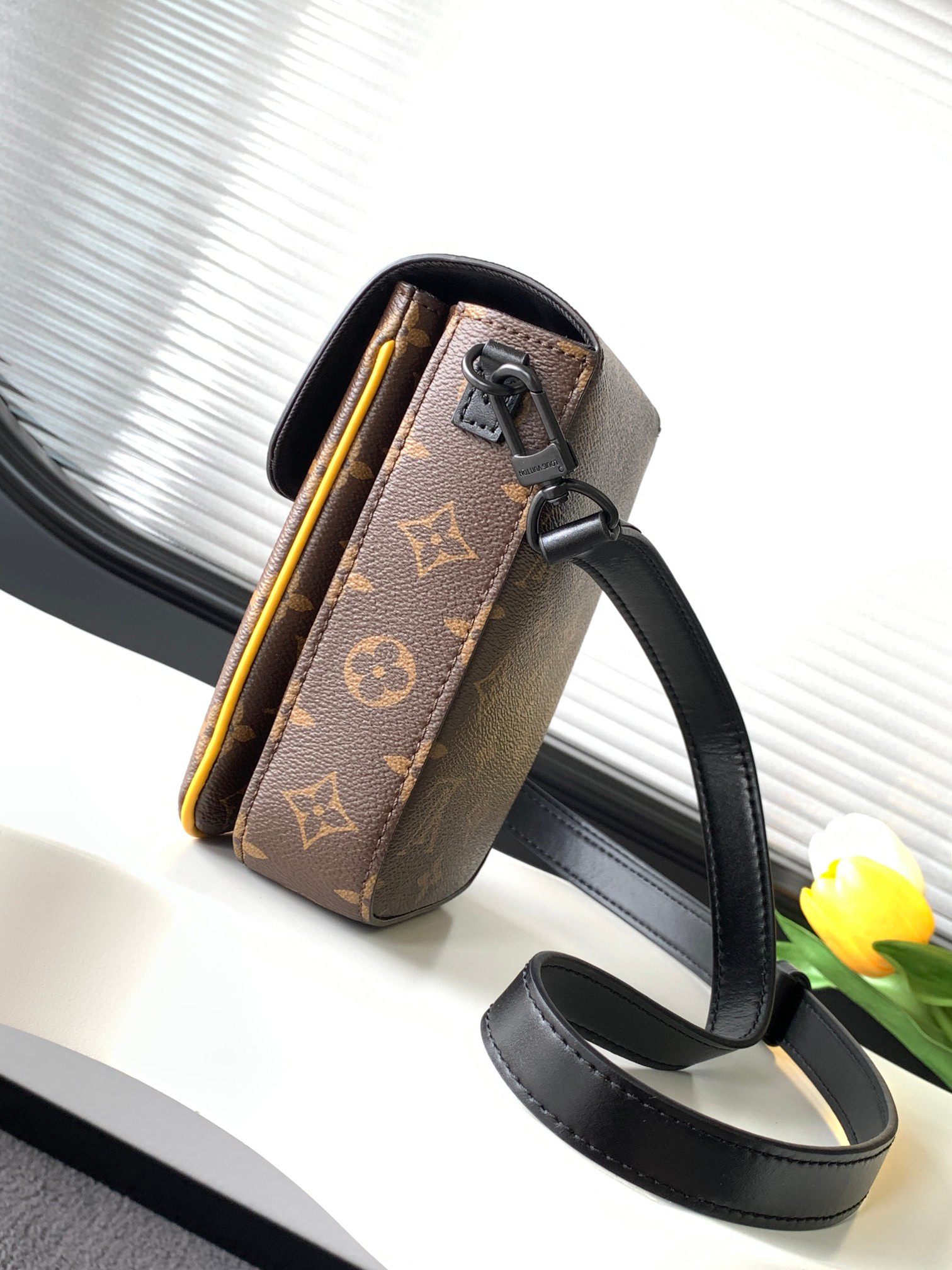 Louis Vuitton Shoulder Bag M82535