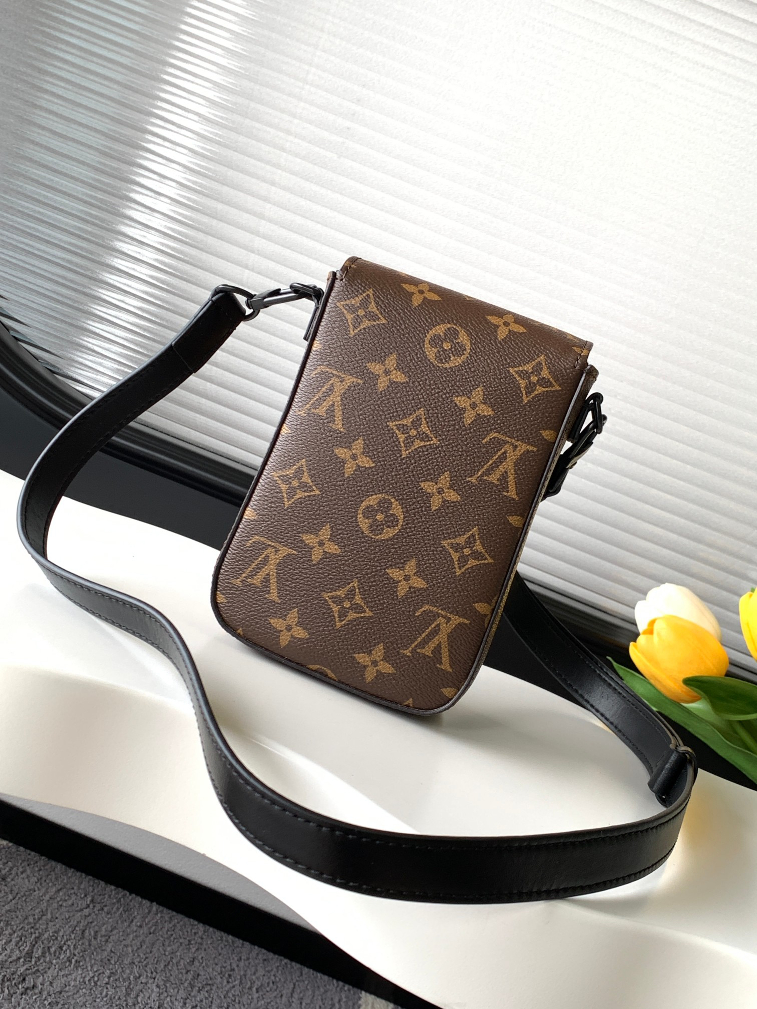 Louis Vuitton Shoulder Bag M82535