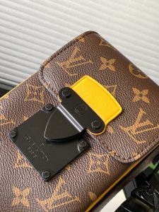 Louis Vuitton Shoulder Bag M82535